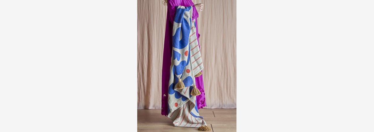 Hygge, farver og bredygtighed  plaider med frynser og kvaster