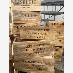  Trkasse i mangotr m. tekst "KANONSTBERIET FREDERIKSVRK"