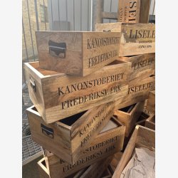  Trkasse i mangotr m. tekst "KANONSTBERIET FREDERIKSVRK"