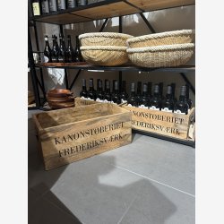  Trkasse i mangotr m. tekst "KANONSTBERIET FREDERIKSVRK"