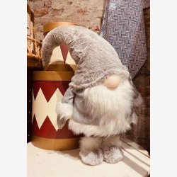 J-Line - Nisse Stende m/fluffy pels H: 48 B: 34 D: 33 cm. 