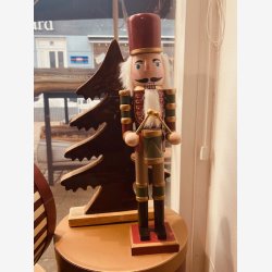 J-Line - Nddeknkker m/tromme jern Rd/Guld H: 174 cm.