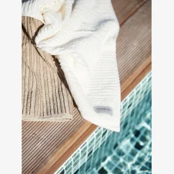 Svanefors - H�ndkl�de Offwhite 50x70 cm. 