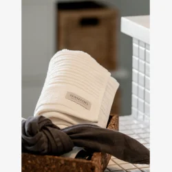 Svanefors - H�ndkl�de Offwhite 70x140 cm. 