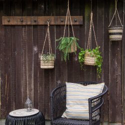 Speedtsberg - Blomster ampel m/striber flettet sgrs D: 20 H: 17/52 cm. 