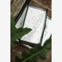 Ib Laursen glasske m/lg antik sort B: 21,5 H: 7,3 L: 21,5cm.