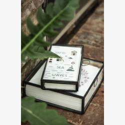 Ib Laursen glasske m/lg antik sort B: 21,5 H: 7,3 L: 21,5cm.