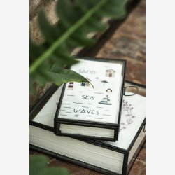 Ib Laursen glasske m/lg antik sort B: 21,5 H: 7,3 L: 21,5cm.