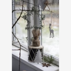 Stillenat kunstig cederstjerne m/jutefod H: 33cm.