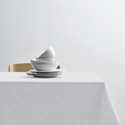 Sdahl Tiles damask dug Optisk hvid 140x270cm. 