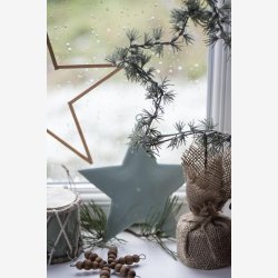 Stillenat kunstig cederstjerne m/jutefod H: 33cm.