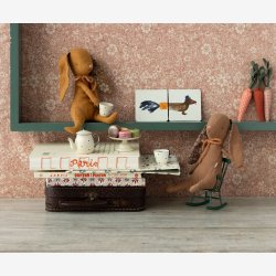 Maileg - Kanin m. sl�jfe og magnet i h�nderne Okker H:21cm. Bomuld