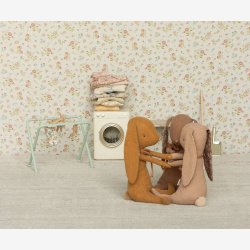 Maileg - Kanin m. sl�jfe og magnet i h�nderne Okker H:21cm. Bomuld