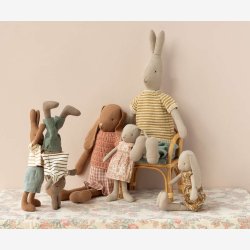 Maileg - Kanin Brun Stribet bluse og bukser H:29cm. Linned