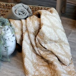 Chic Antique - Aix Quilt m. tropisk bladmnster L180/B130cm beige og hvid