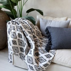 Chic Antique - Aix Quilt m. etnisk mnster L180/B130cm hvid og sort