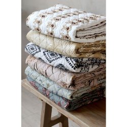 Chic Antique - Aix Quilt/Vattppe m/Paisley Mnster L: 180 B: 130 cm.