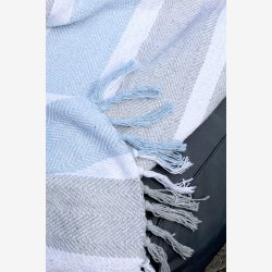 Chic Antique -Aix Plaid af overskudsgarn Fransk gr og Lysebl 150x130cm.