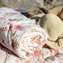 Chic Antique - Aix Quilt m. vilde blomster L180/B130cm creme