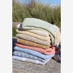 Chic Antique - Aix Plaid af overskudsgarn Raspberry 150 x 130 cm. 