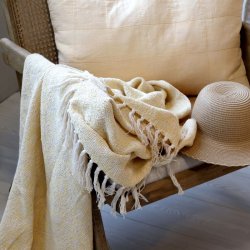 Chic Antique - Aix Plaid af overskudsgarn Solgul 150 x 130 cm.