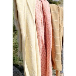 Chic Antique - Aix Plaid af overskudsgarn Solgul 150 x 130 cm.