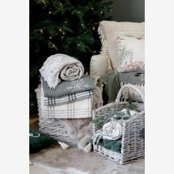 Chic Antique - Aix Paid af overskudsgarn m. tern, L150/B130 cm Oliven