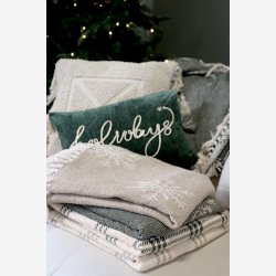 Chic Antique - Aix Paid af overskudsgarn m. tern, L150/B130 cm Oliven