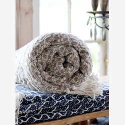 Chic Antique - Aix Plaid af overskudsgarn, L150/B130 cm, Latte og creme