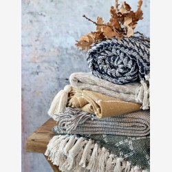 Chic Antique - Aix Plaid af overskudsgarn, L150/B130 cm oliven og creme, Bomuld, Genbrugsfibre