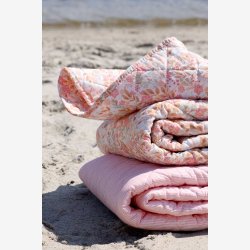 Chic Antique - Aix Quilt m. m�lkedrengestriber Rosa/hvid L180xB130 cm.