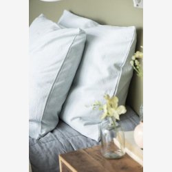 Ib Laursen - Pudebetrk lysebl m/tynde beige striber B50xL70cm