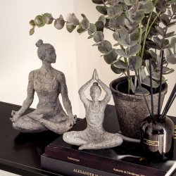 Speedtsberg - Figur Yoga damer st m/2 stk. Antik gr B: 13 D: 8 H:18 cm.