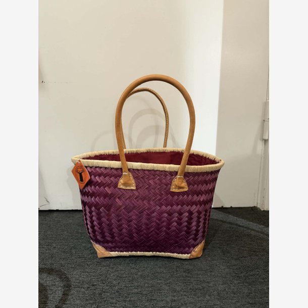 Madam Gr�skar - Strandtaske M�rkelilla mix 40x25cm.