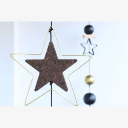 SNOREN - Outline stjerne "guld" str. M 18x18cm. 