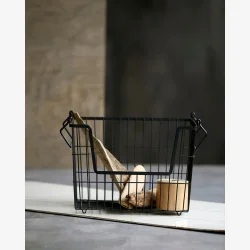 House Doctor - Tr�dkurv Stabelbar Sort Metal B: 32 D: 27 H.: 23,5 cm.