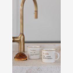 J-Line - Krus m/hank &amp; tekst "FAMILLE" �: 9,5 H: 9,5 cm. Porcel�n Hvid/Guld