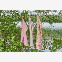 Speedtsberg - Viskestykke m/smalle striber lyserd L: 50 B: 70 cm.