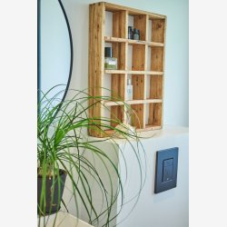 Speedtsberg - Vg Hylde m/rum L: 44 x B: 9 x H: 58 cm.