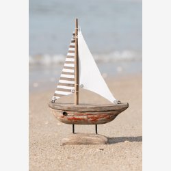 Ib Laursen - Skib m/hvidt &amp; stribet sejl, Rdt skrog Nautico B: 4,7 H: 28,5 L: 18,5 cm. 