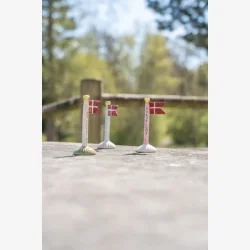 Speedtsberg - Bordflag - En Lille Ny - Assorterede - Keramik - 14 cm - Leveres Assorteret