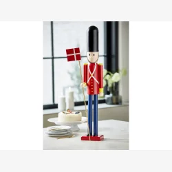 Celebrate - Garder m/flag 11 x 11 x 38 cm Rd/Sort