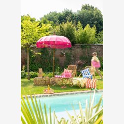 J-Line - Solstol/solvogn rattan L: 174 B: 60 H: 93 cm. UDSTILLINGSMODEL MED BRUGSSPOR