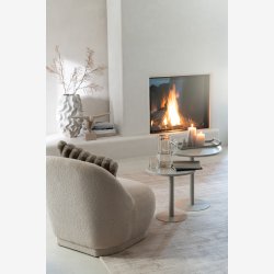 J-Line - Mand p� sokkel m/spredte arme, poly marmor effekt/sand H: 33 cm. L: 49 cm. B: 12.5 cm.