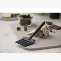 Rosti - Emma Osteh�vl H:19cm. Sort Nylon