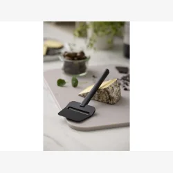 Rosti - Emma Osteh�vl H:19cm. Sort Nylon