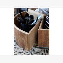 Chic Antique - Display p hjul rundt m/3 hylder og 3 trkasser 60xH160cm patineret sort.