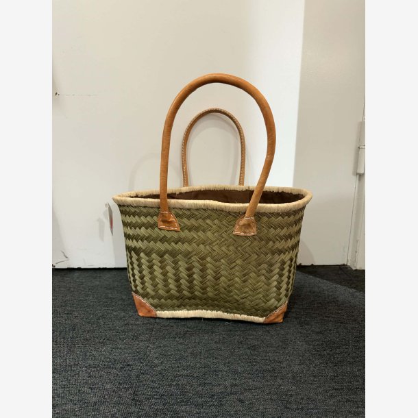 Madam Gr�skar - Strandtaske M�rkegr�n 41x26cm.