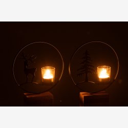 J-Line - Lysestage t/fyrfadslys m/rensdyr eller juletr metal/tr/glas H: 24 B: 20 D: 6 cm. 