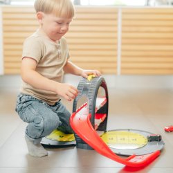 OLGA - Bilbane i Transportkasse Politi eller Brandv�sen - Leveres Assorteret